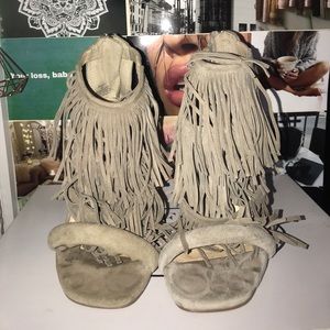 Cute fringe heels 👠